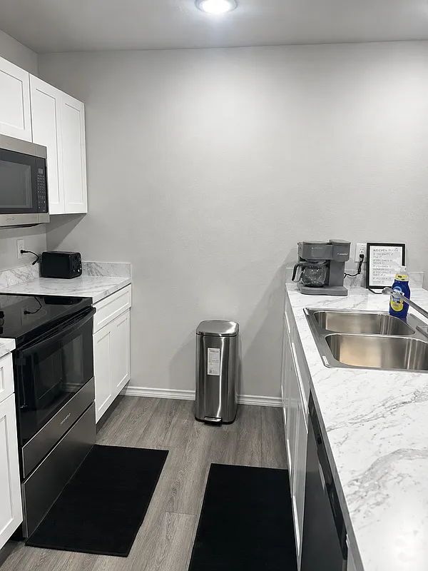 5 bed, 3.0 bath, 2600 sqft, $6,000 — Photo 1
