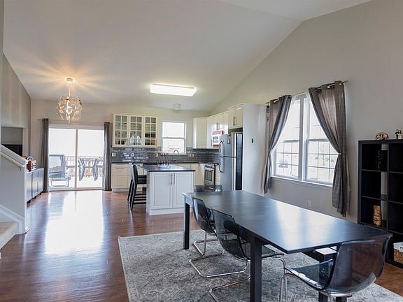 4th image of 7121 Essex Dr