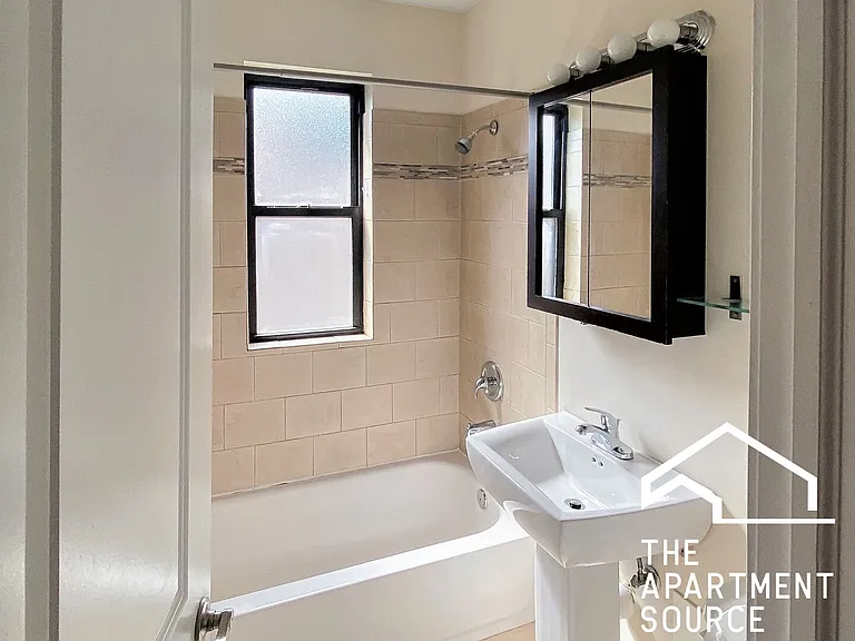 617-25 W Melrose St #C3 — Photo 10