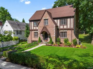 12 Dimitri Place, Larchmont, NY 10538