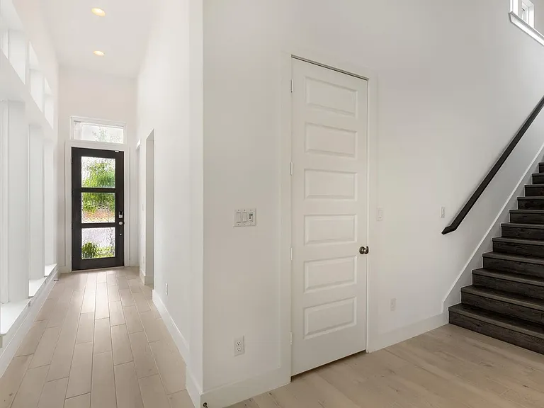 1505 Seeger Dr — Photo 3