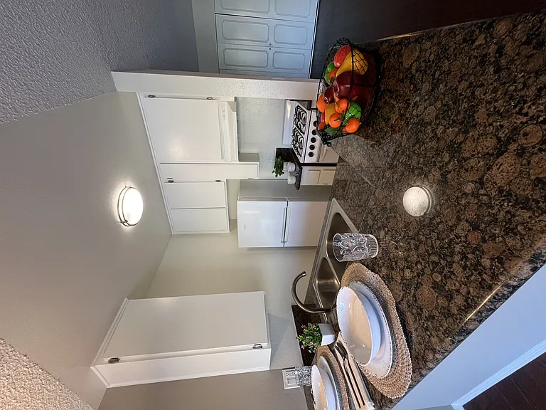 Versailles on the Lake Apartments — Photo 65