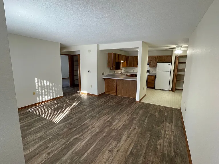 910-912 Fox Creek Dr — Photo 6