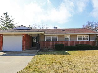 523 Shadywood Ln, Elk Grove Village, IL 60007