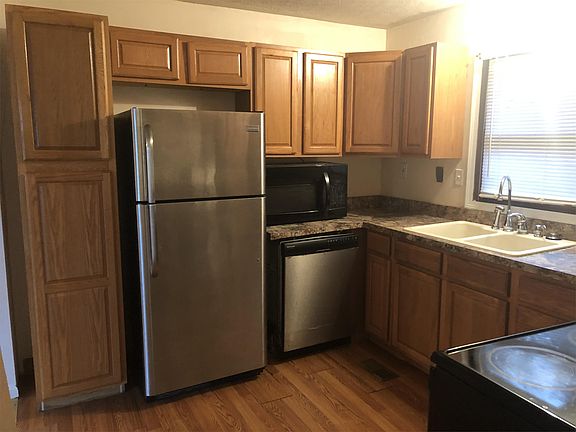 3rd image of 119 Ashley Ln