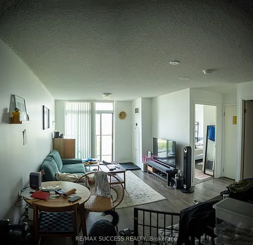 812 Lansdowne Ave #211 Photo 1