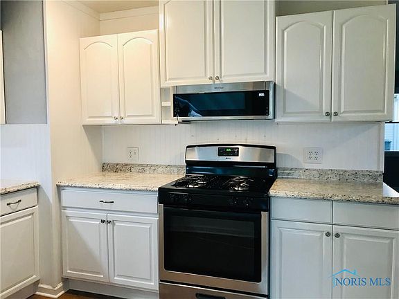 3rd image of 664 Greenfield Dr