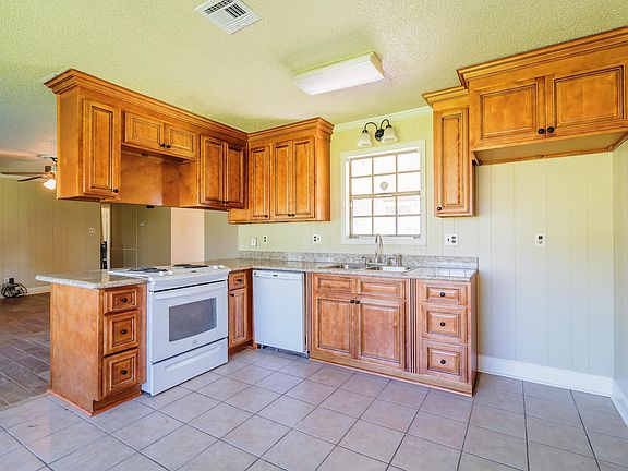 4th image of 705 Idlewood Blvd
