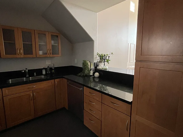 1537 S Wooster St #204 — Photo 4