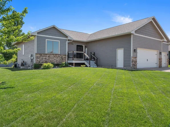 6741 E 44th St, Sioux Falls, SD 57110