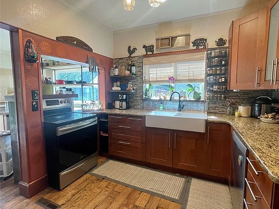 5th image of 227 W Dayton Avenue