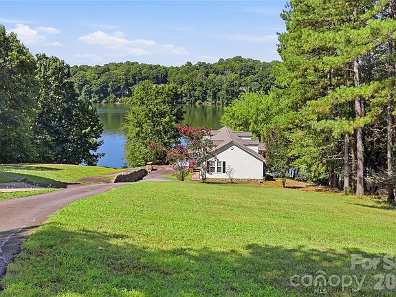 5th image of 105 Mountain Aire Dr