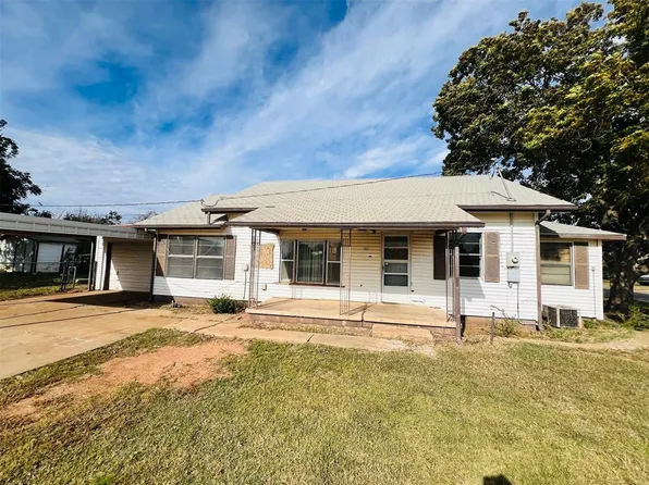 901 N Chalmers St, Altus, OK 73521