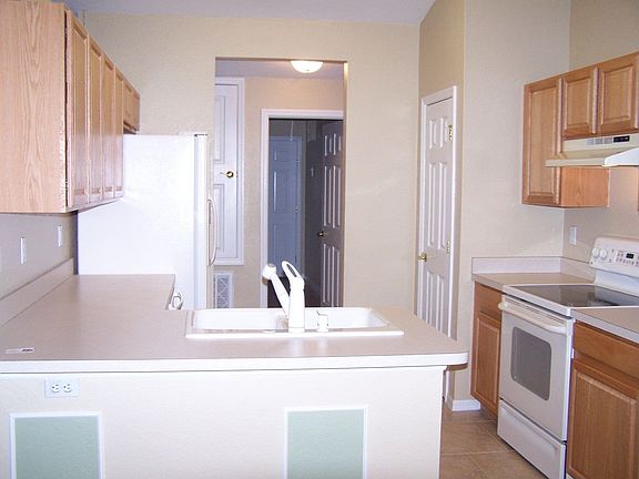 4th image of 4572 McKay St