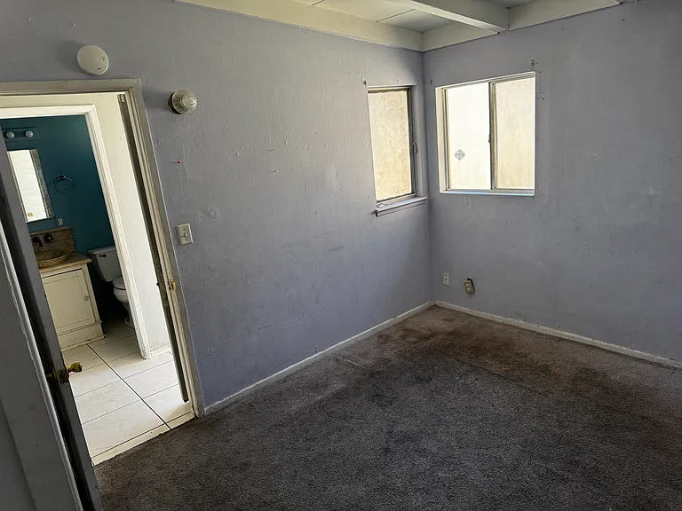 44110 Carolside Ave — Photo 14