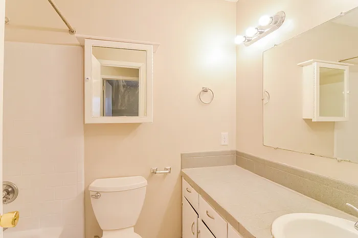 432 E Rutgers Loop — Photo 8