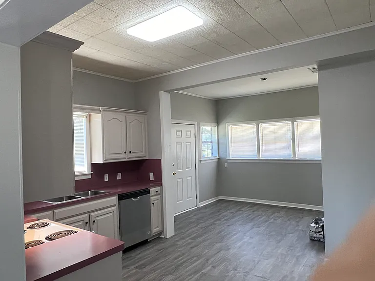 900 NE Access Rd — Photo 3