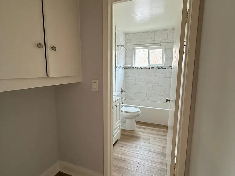 Encino Royal — Photo 12