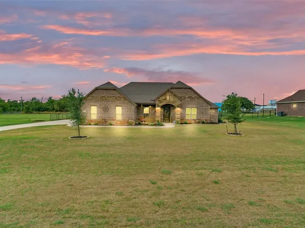 217 Maverick Ct, Granbury, TX 76049