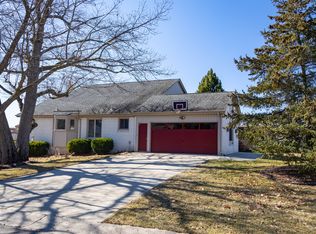 340 Antoinette Dr, Rochester Hills, MI 48309
