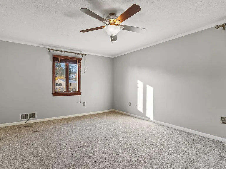 104 Erin Ct — Photo 15