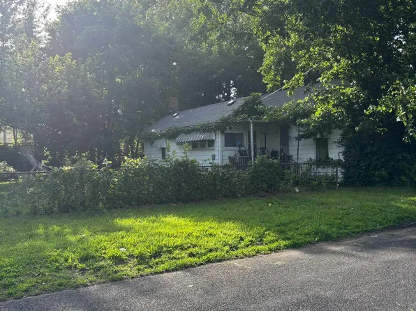 2627 N Ellis St, Peoria, IL 61604