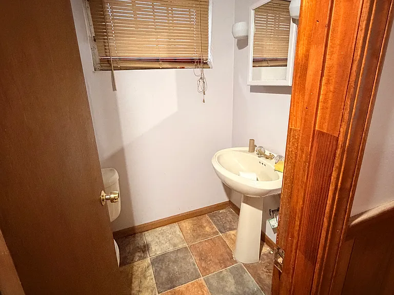 5643 Olive St — Photo 16