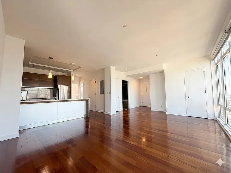 4117 Crescent St #9C — Photo 2