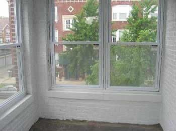 2nd image of 1751 W Ainslie St