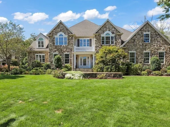 12 Houde St, North Attleboro, MA 02760