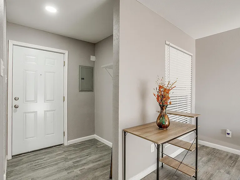 Vista Buena Apartments — Photo 11