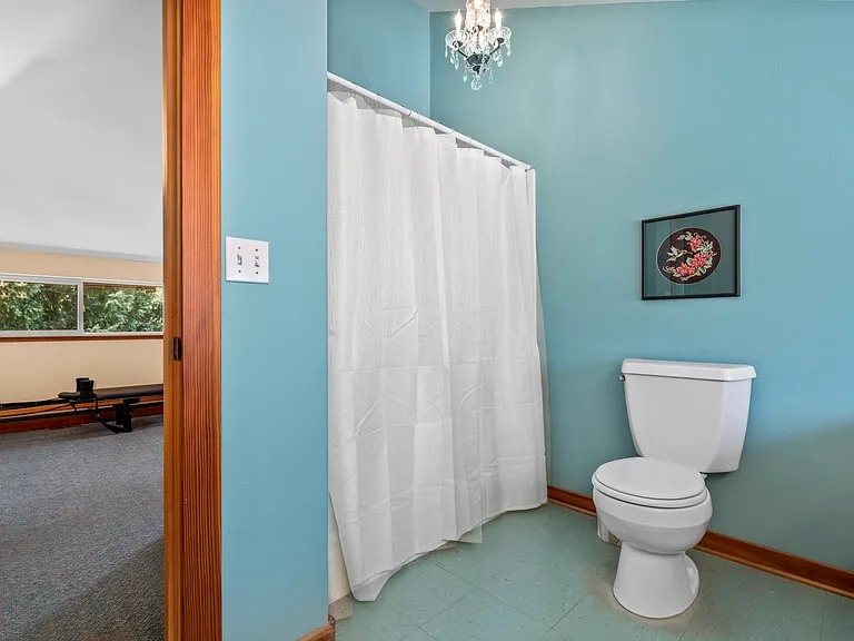 516 NE 20th Pl — Photo 8