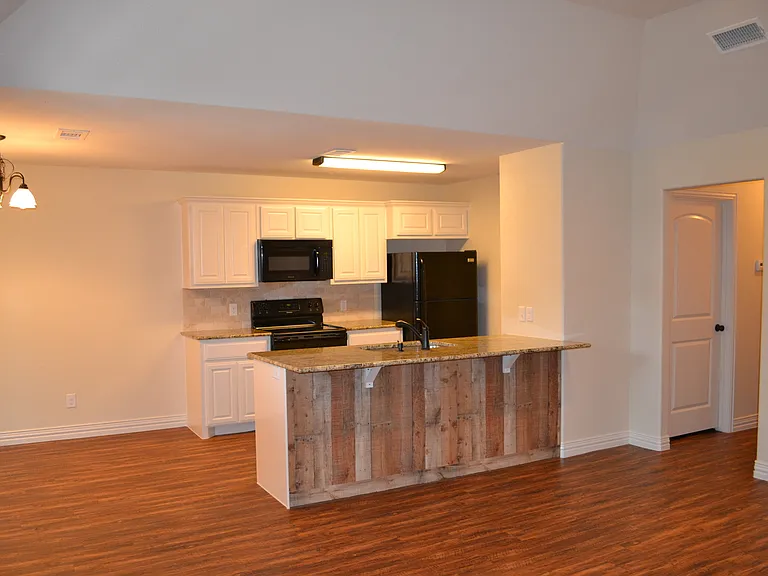 508 W Hull St — Photo 7