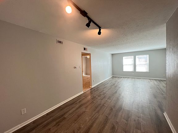 3rd image of 130-5111 Skillman St #130