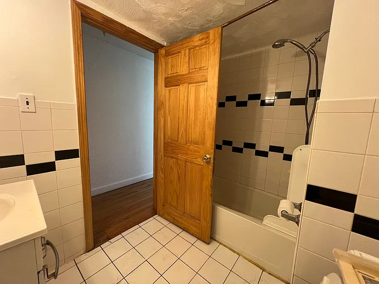 846 Huntington Ave #3 — Photo 9
