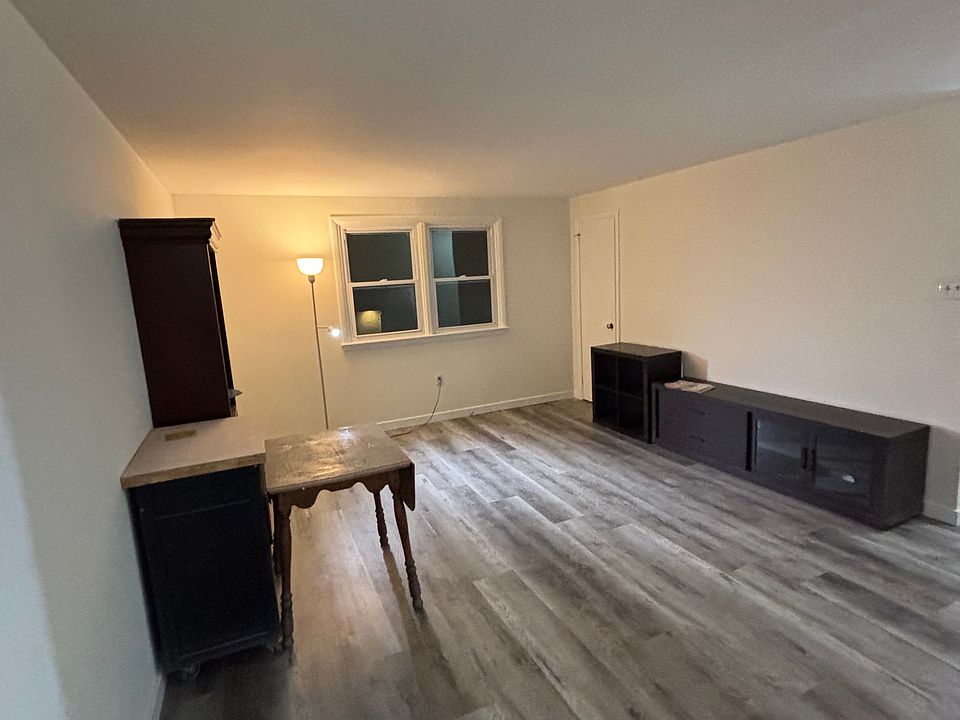 1st image of 107 Plymouth Ave #107B