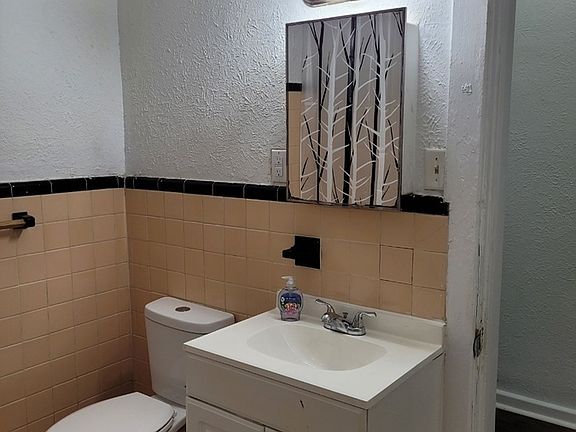 5th image of 409 W Bancroft St APT 301