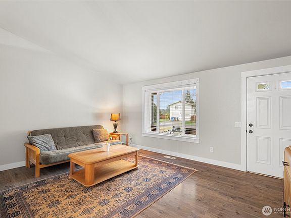 4th image of 6119 Winnwood Loop SE