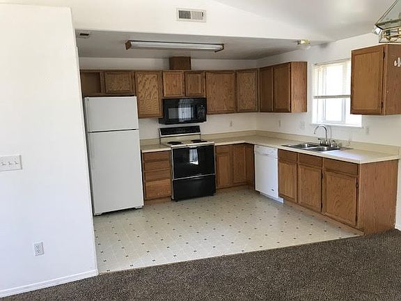 2nd image of 4825 Daisy St