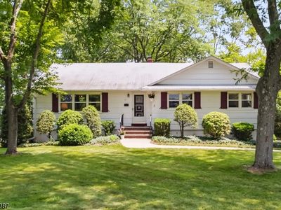 41 Ronald Dr, East Hanover, NJ, 07936
