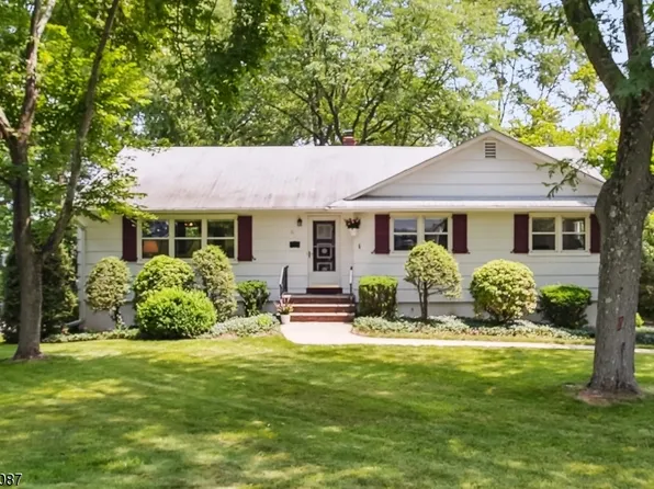41 Ronald Dr, East Hanover Twp., NJ 07936