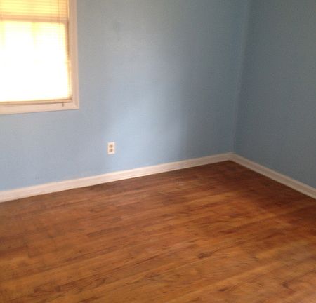 4th image of 22 Lynwood Dr