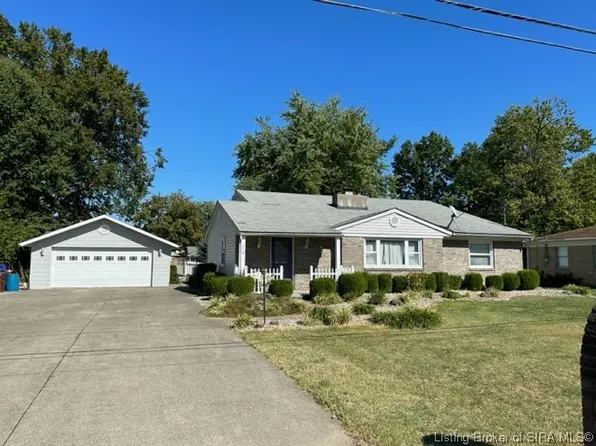 518 Beechlawn Drive, Clarksville, IN 47129