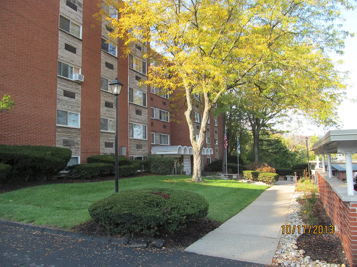 Building Photo - The Cliffs Apartments