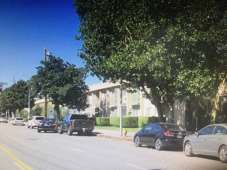 Tarzana Apartments — Photo 19