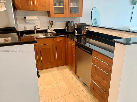 5th image of 1228 West Ave APT 1406
