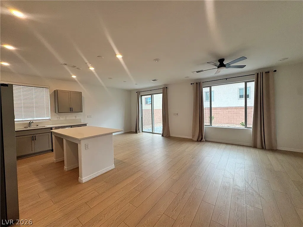 5 bed, 3.0 bath, 2206 sqft, $2,450 — Photo 4