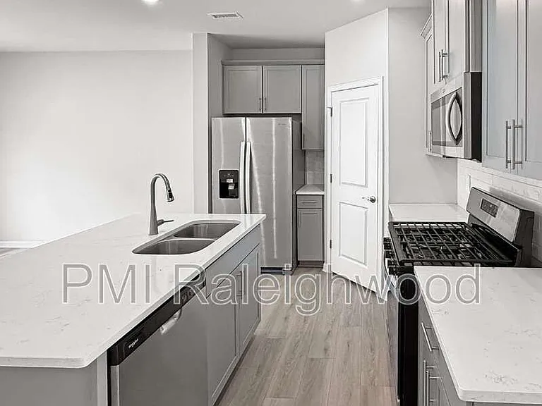 671 Rolling Fields Dr — Photo 7
