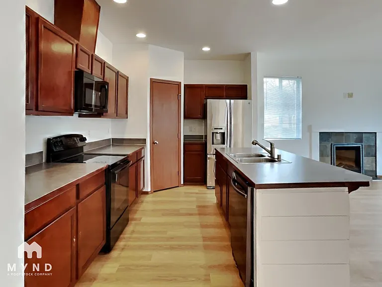 1412 E 64th St — Photo 5