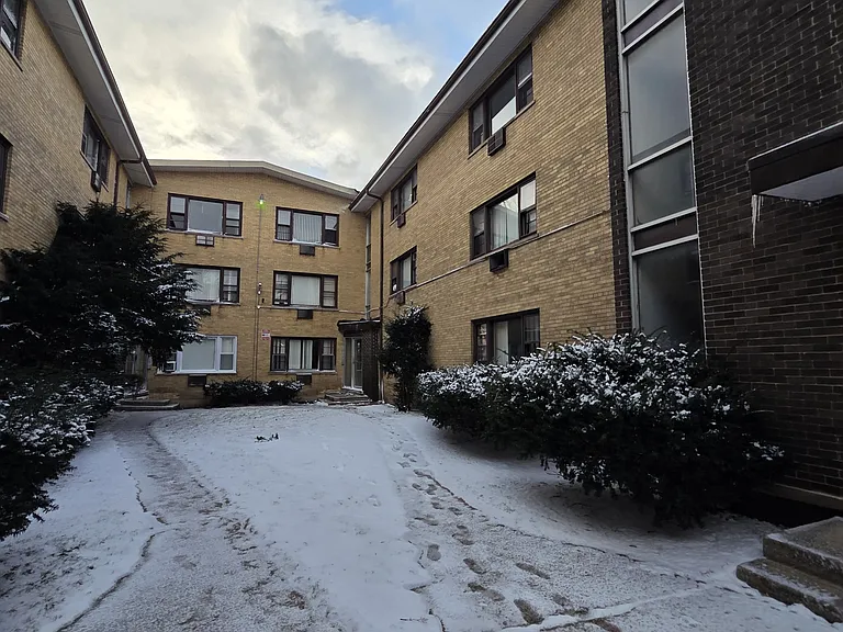 7822-7824 S South Shore Dr — Photo 14